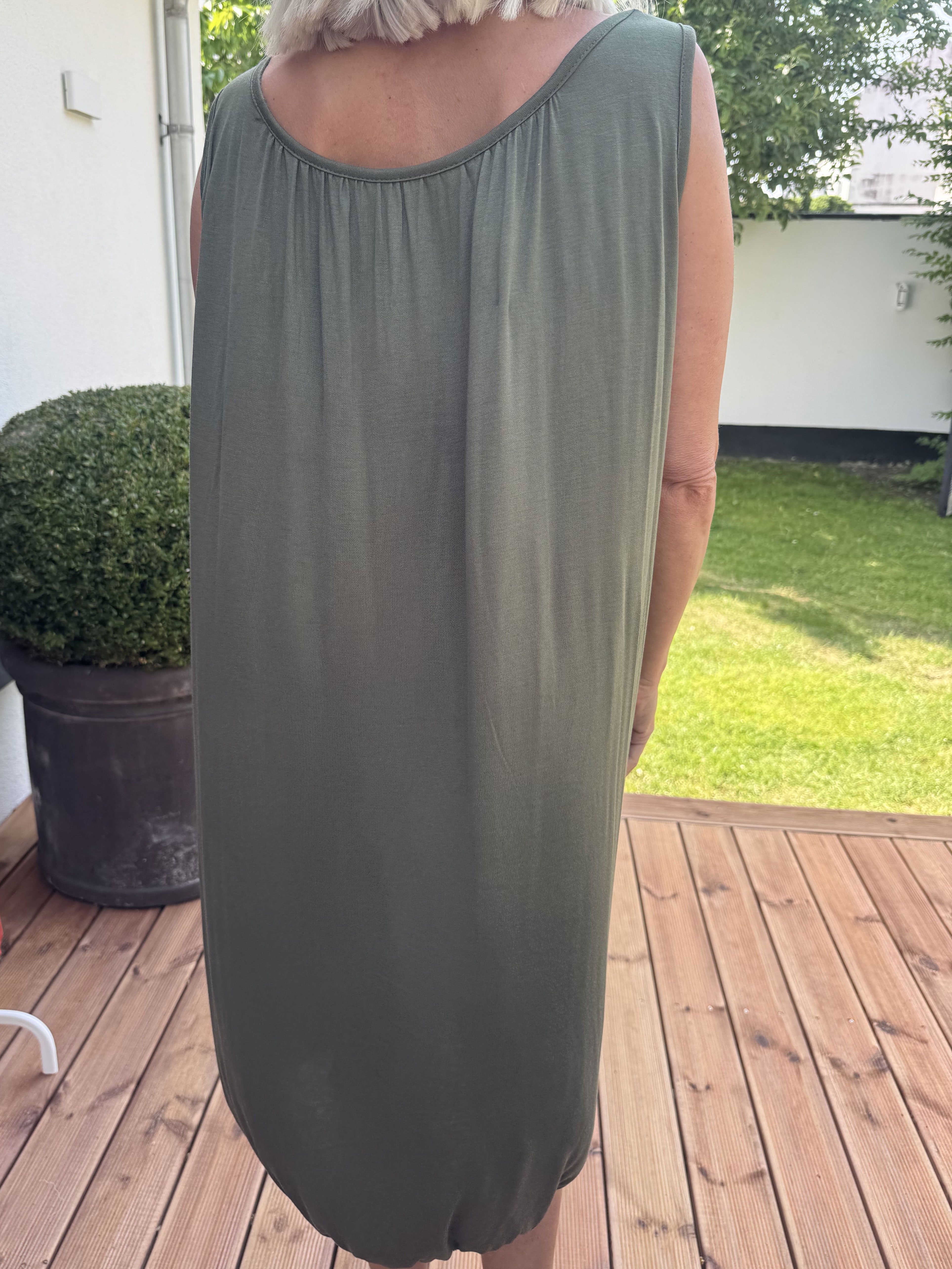 Miracle Sleeveless Dress - Basis kjole i viskose med elastik forneden